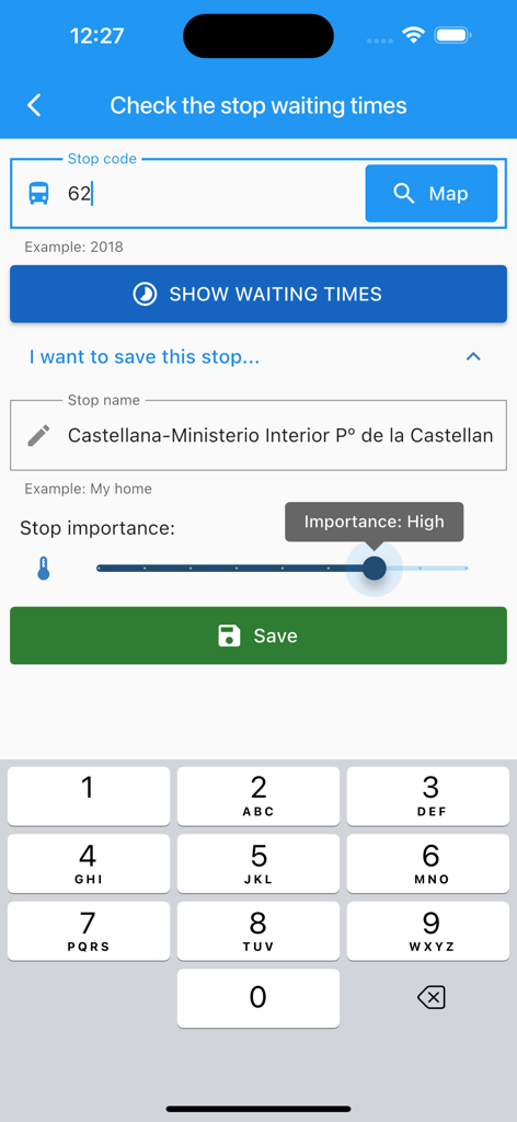 Interfaz de la aplicación Espera Bus Madrid mostrando la pantalla para guardar una parada de autobús con nombre personalizado y prioridad de importancia