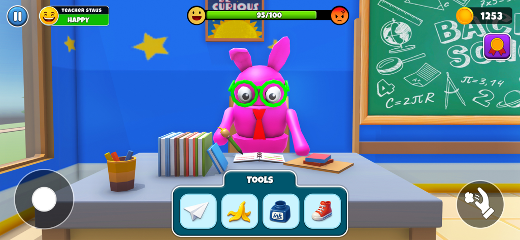 Naughty School Prankster - Cartoon-Lehrer an einem Klassenzimmertisch mit einem Streichauswahlmenü in "Frecher Schulstreichler".