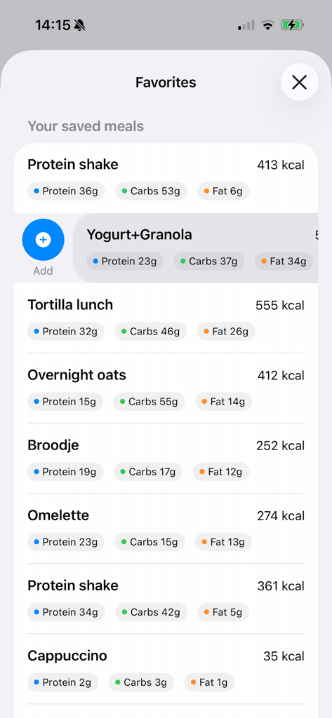 NutriSmart -  Macros tracker - Pantalla de favoritos de la aplicación NutriSmart que muestra una lista de comidas guardadas con recuentos de calorías y macronutrientes.