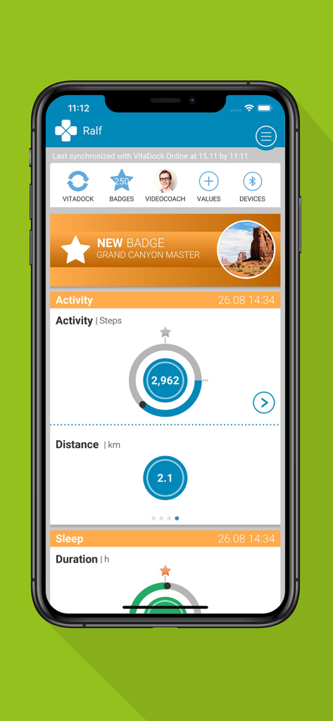 Panel de la aplicación de salud VitaDock plus mostrando el recuento de pasos, la distancia y la duración del sueño