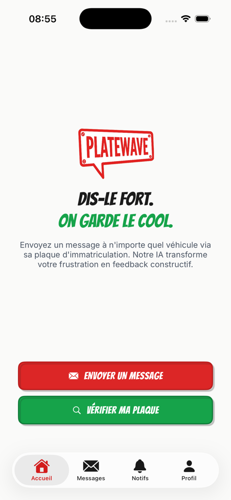 PlateWaveアプリのホーム画面。メッセージ送信またはナンバープレート確認ボタンとAIモデレーションの説明が表示されている。