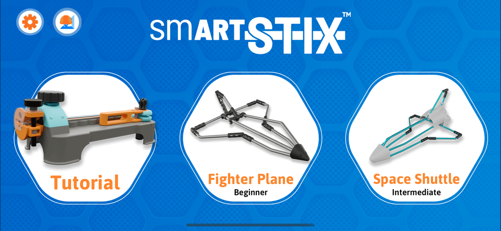 Interfaccia dell'app smART STIX che visualizza i progetti di un caccia e di una navetta spaziale.