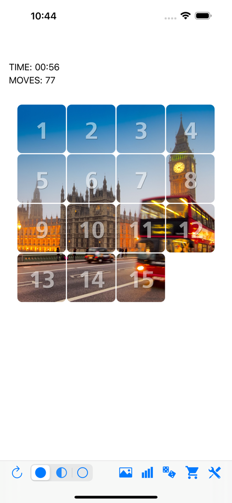 Fifteen sliding tiles puzzle - Una interfaz de juego de rompecabezas deslizante con baldosas numeradas que forman una imagen de Londres, incluyendo el Big Ben y un autobús rojo.
