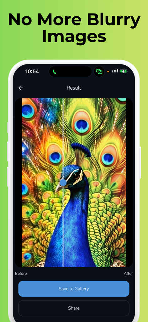 Sharpen - AI Photo Enhancer - Interface do aplicativo Sharpen AI demonstrando o desfoque de uma foto de pavão com um controle deslizante antes e depois