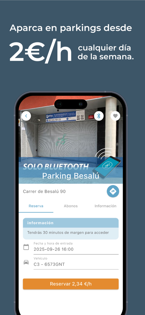 Una pantalla de teléfono móvil mostrando la app wesmartPark reservando una plaza de aparcamiento con acceso Bluetooth.