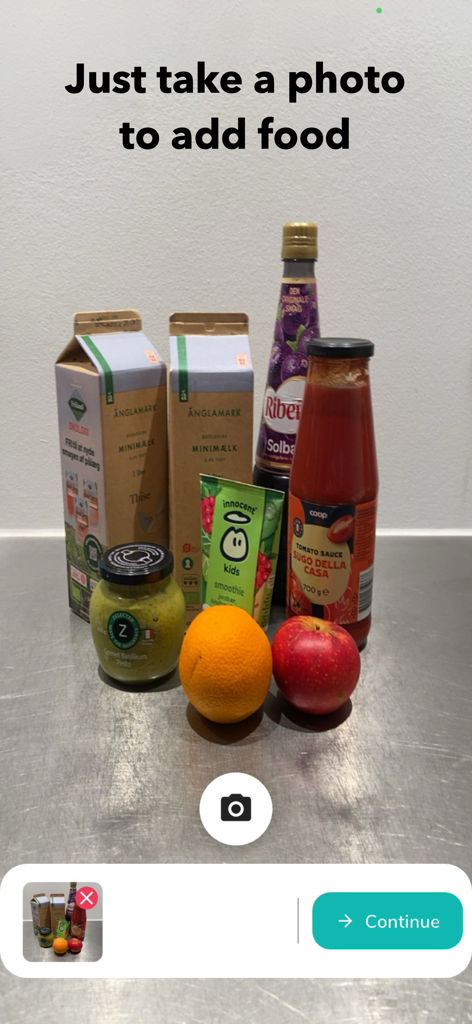 Interface de aplicativo móvel mostrando uma variedade de mantimentos com um botão de câmera e texto que diz "basta tirar uma foto para adicionar comida."