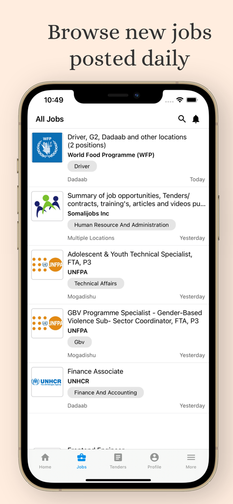 Écran de l'application Emplois Somaliens affichant les offres d'emploi d'organisations internationales comme le Programme alimentaire mondial et les agences de l'ONU