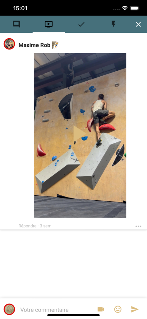 SocialBoulder - Vidéo d'un grimpeur sur un mur de bloc dans l'application SocialBoulder