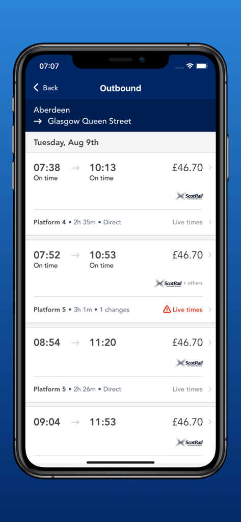 Tela móvel da aplicação ScotRail exibindo horários de partida de comboios e preços de bilhetes para viagens na Escócia.