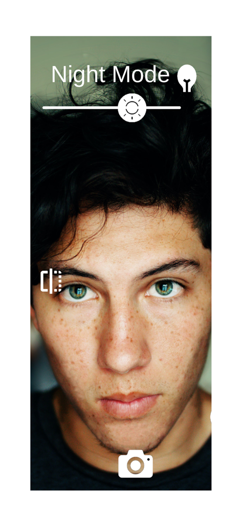 Mirror: How Others See You! - Interfaz de la aplicación Espejo mostrando un primer plano de una cara con controles de brillo en modo nocturno
