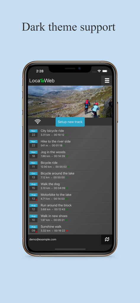 LocaToWeb Realtime GPS tracker - Interfaz de la aplicación LocaToWeb que muestra la lista del historial de rutas en modo de tema oscuro.