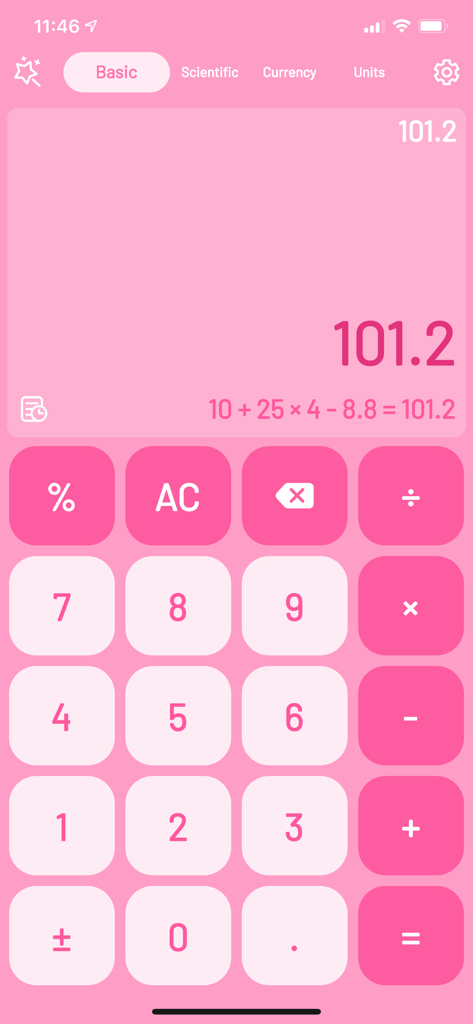 Aplicación Super Calculator en modo básico con un tema personalizado en rosa mostrando un cálculo matemático