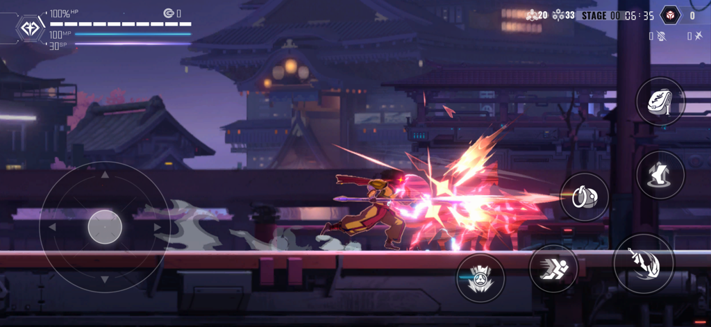 Combate de acción en BlazBlue Entropy Effect con un personaje con una lanza y efectos brillantes.