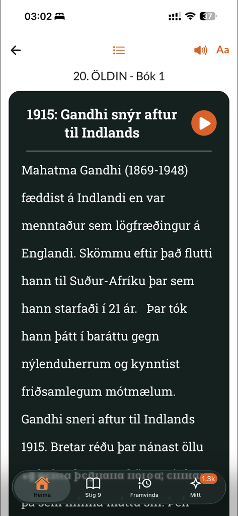 Heimalestur - Die Benutzeroberfläche der Heimalestur-App zeigt einen Lesetext auf Isländisch über Mahatma Gandhi mit pädagogischen Navigationstools.