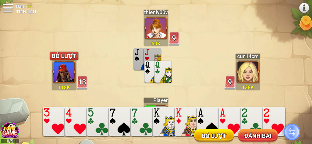Gameplay-Screenshot des Tien Len Southern Vietnamese Kartenspiels, der Spieler-Avatare und eine Hand von Karten zeigt.