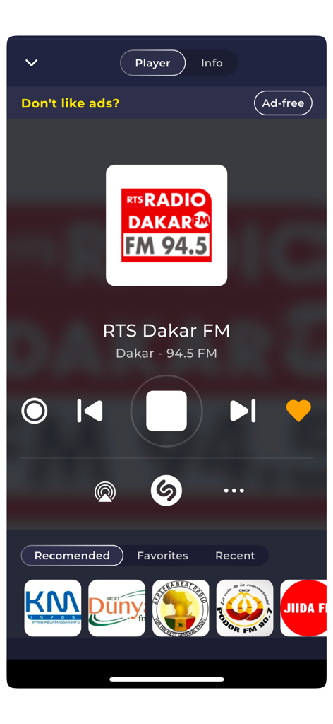Interfaz del reproductor de la aplicación Radio Senegal mostrando RTS Dakar FM 94.5