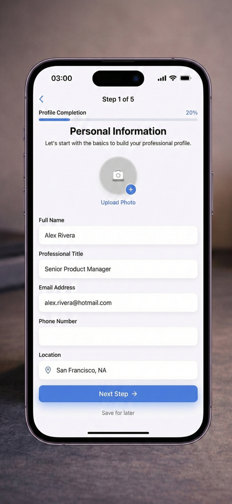 Interfaz de la aplicación móvil CV Maker AI para introducir información personal durante la creación del currículum.