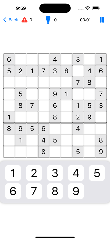 Sudoku – Numbers & Symbols - Uma grade clássica de Sudoku 9x9 com números e um teclado numérico em uma tela de celular.