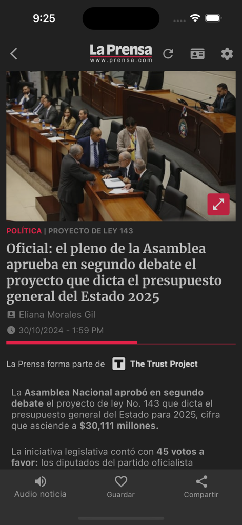 Screenshot of the La Prensa app showing a news article about the 2025 Panamanian state budget approval in the National Assembly.