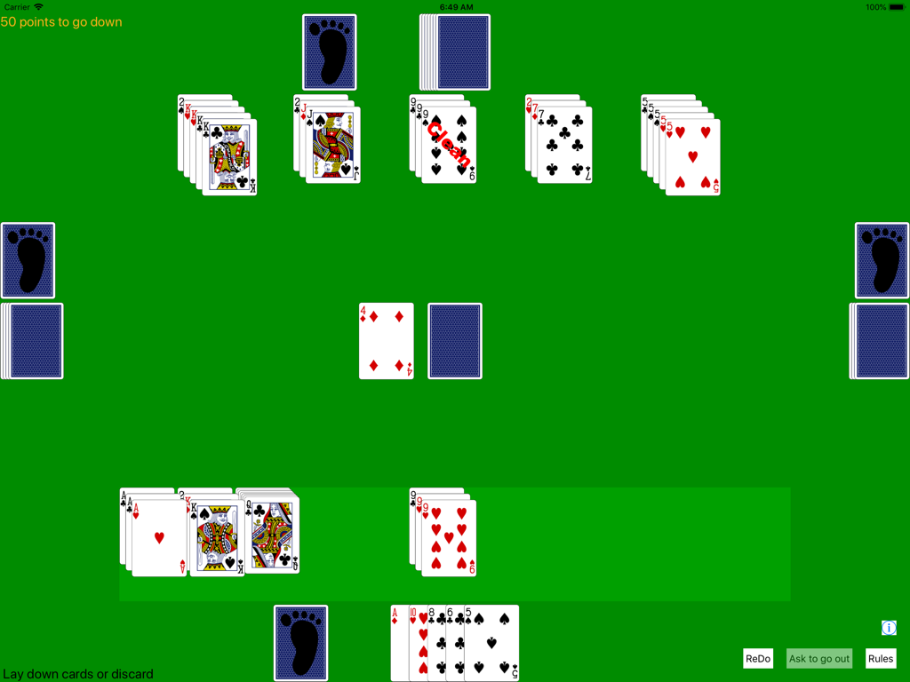 Hand And Foot Canasta - Gameplay von Hand and Foot Canasta mit Kartenformationen auf einem grünen Tisch