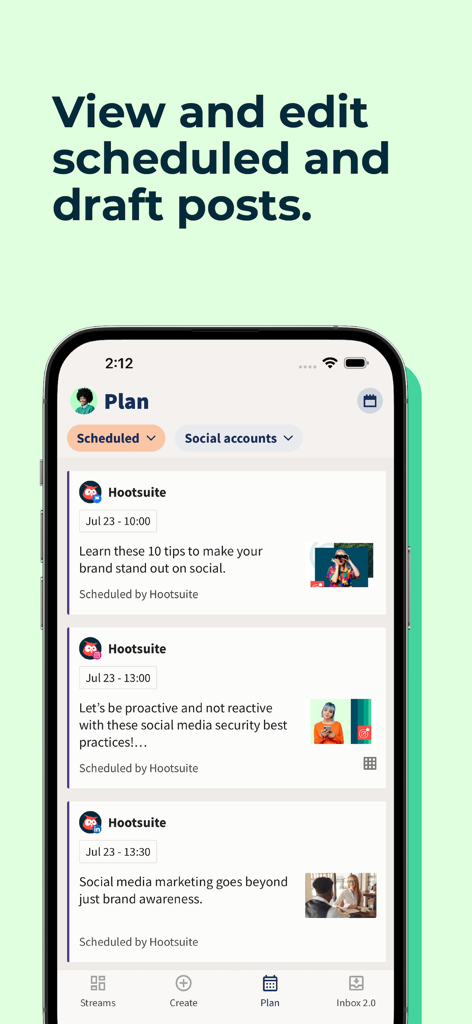 Hootsuiteモバイルアプリのインターフェースに、プランナービューでスケジュールされたソーシャルメディアの投稿と下書きコンテンツが表示されている