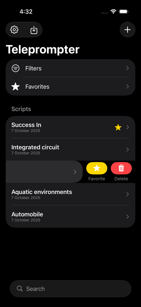Teleprompter Studio - La biblioteca de guiones de la aplicación Teleprompter Studio muestra una lista de guiones con acciones de deslizamiento para favoritos y eliminar