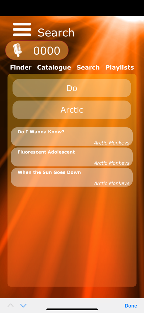 Interfaz de búsqueda de la aplicación The End Karaoke que muestra resultados de canciones para Arctic Monkeys, incluyendo Do I Wanna Know y Fluorescent Adolescent