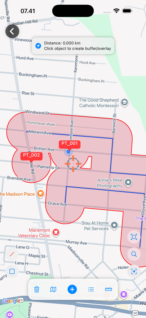 UTM Geo Map Y2Tech - Mobile GIS interface showing a red buffer zone and spatial analysis on a street map