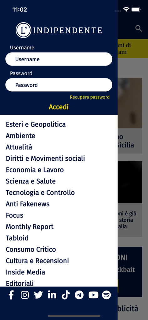 L Indipendente 뉴스 앱의 사이드 메뉴 및 로그인 화면이 지정학, 환경, 사회 권리 섹션을 보여줍니다.