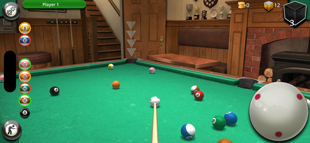 Juego 3D de Torneo de Billar mostrando una bola blanca y una mesa de billar en un club