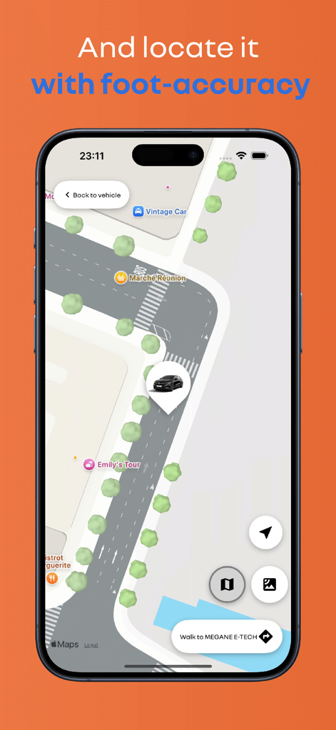 Ein Smartphone-Bildschirm, der die Kelec App-Kartenansicht mit einer präzisen Standortmarkierung für einen Renault Megane E-Tech anzeigt, der in einer Stadtstraße geparkt ist.
