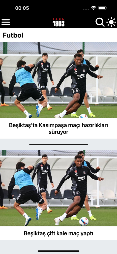 Haber1903 VIP 앱 인터페이스에 훈련 세션 사진과 Beşiktaş JK 축구팀에 대한 헤드라인이 포함된 뉴스 피드가 표시됨