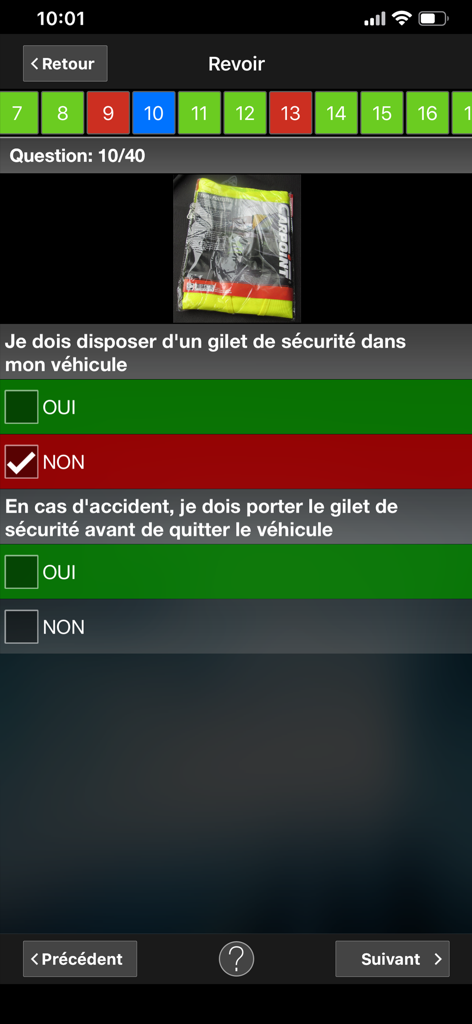 Écran de révision de l'application de test de conduite montrant une question à choix multiples sur les gilets de sécurité en français.