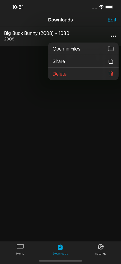 Écran de téléchargements de l'application Jellyfin Mobile avec un menu affichant les options de partage et de suppression pour un film.