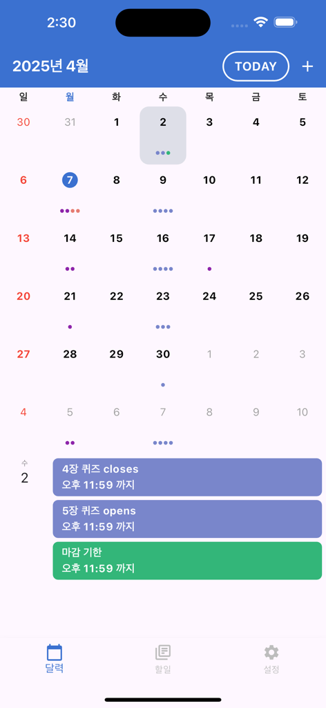 Una captura de pantalla de la interfaz de la aplicación Plato Calendar que muestra un calendario mensual con tareas y fechas límite académicas