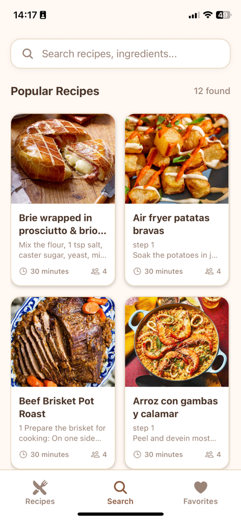 Recipe Finder: Easy Cooking - 레시피 파인더 앱의 검색 화면으로, 비프 브리스킷과 파타타스 브라바스 같은 인기 레시피 목록을 보여줍니다.