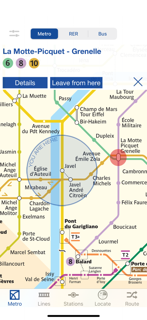 Metro Paris - Map & Routes - Interfaccia dell'app Metro di Parigi che mostra una mappa della metropolitana con la posizione attuale e la selezione della stazione