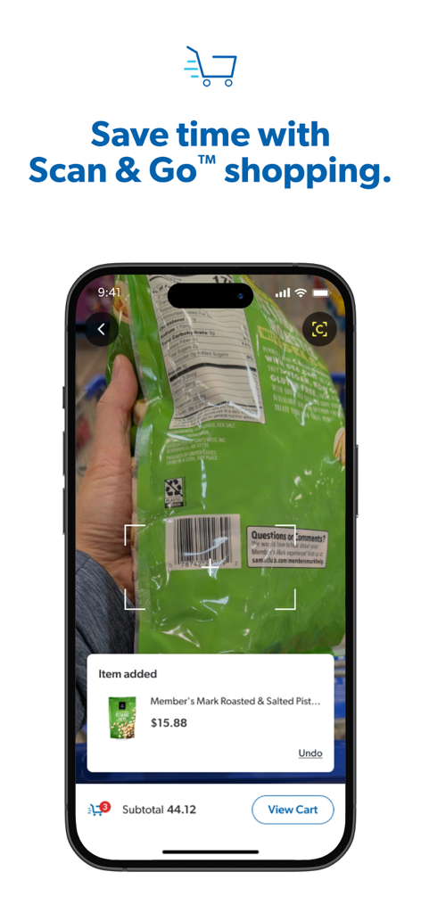 Sam's Club: Pickup & Delivery - Smartphone mostrando la función Scan and Go de la app de Sam's Club escaneando el código de barras de un producto en una tienda.