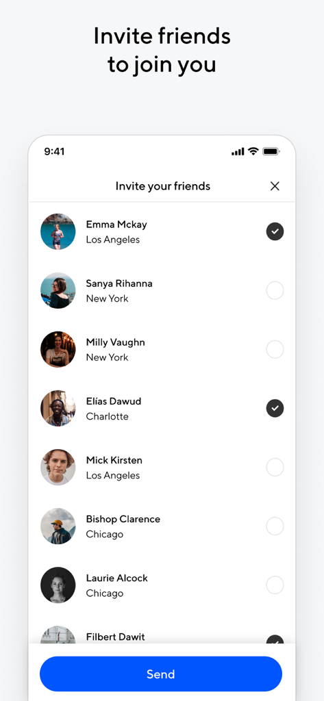 Schermata dell'app ClassPass che mostra la funzione invia agli amici con un elenco di contatti che include foto profilo e posizioni.