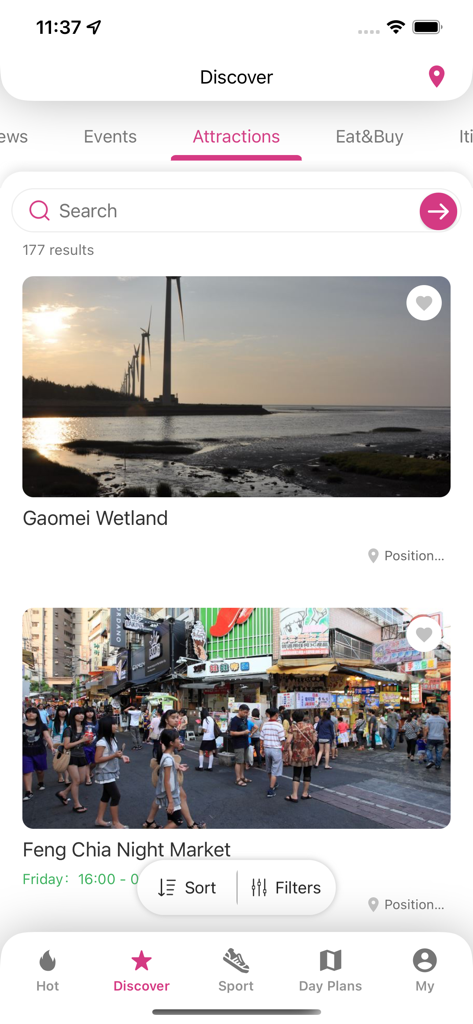 가오메이 습지 및 펑지아 야시장 등 타이중 명소 목록을 보여주는 타이중 여행 앱