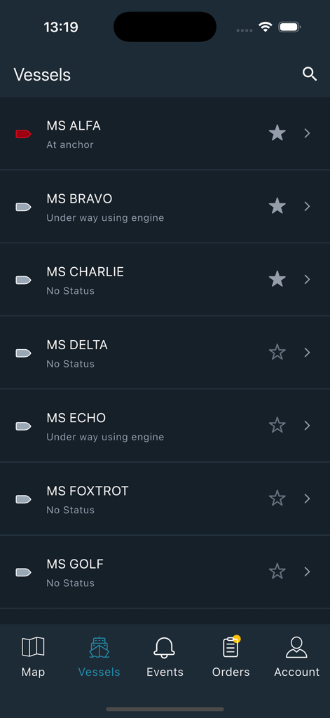 NAVTOR NavFleet - Eine Liste von Schiffen mit ihrem aktuellen Betriebsstatus in der mobilen NAVTOR NavFleet App.