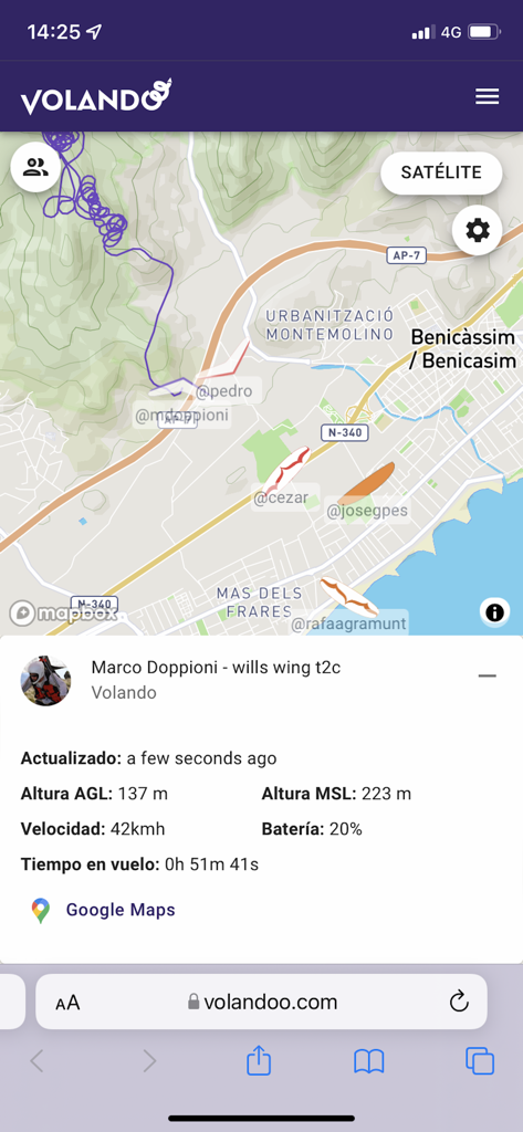 Volandoo Tracker - Volandoo Tracker mobile interface showing a live flight map with pilot locations and real-time flight statistics.