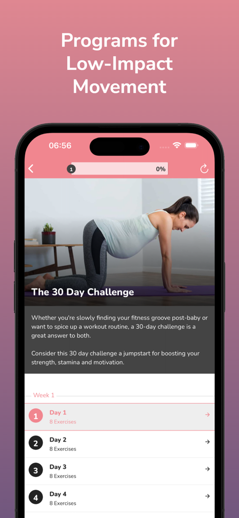 Pregnancy Workout Plan - 임신 운동 계획 앱 내 30일 저충격 챌린지를 표시하는 스마트폰 화면