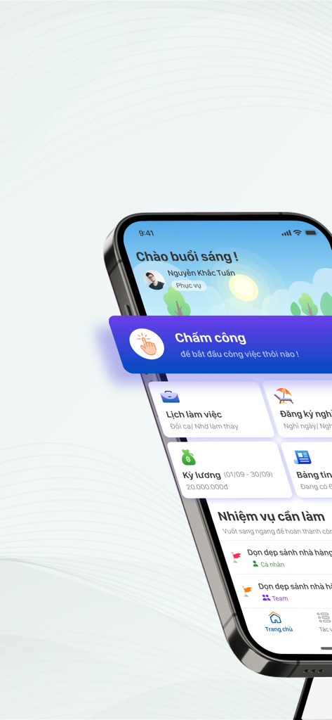 Un smartphone mostrando la pantalla de inicio de la aplicación móvil iPOS HRM con herramientas de seguimiento de asistencia y programación de empleados.