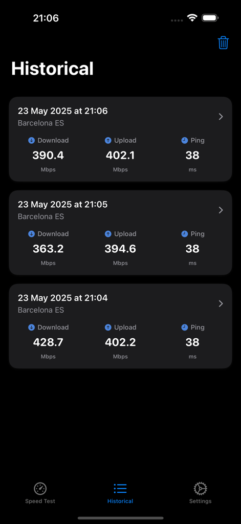 Speed Test Internet Wifi Scan - Ein historischer Protokoll der Internet-Speed-Test-Ergebnisse, der Download-, Upload- und Ping-Metriken in einer Dark-Mode-Oberfläche anzeigt.