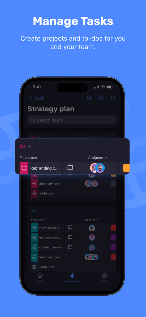 Interfaccia mobile dell'app Plaky che mostra un piano strategico con attività del team e assegnatari.