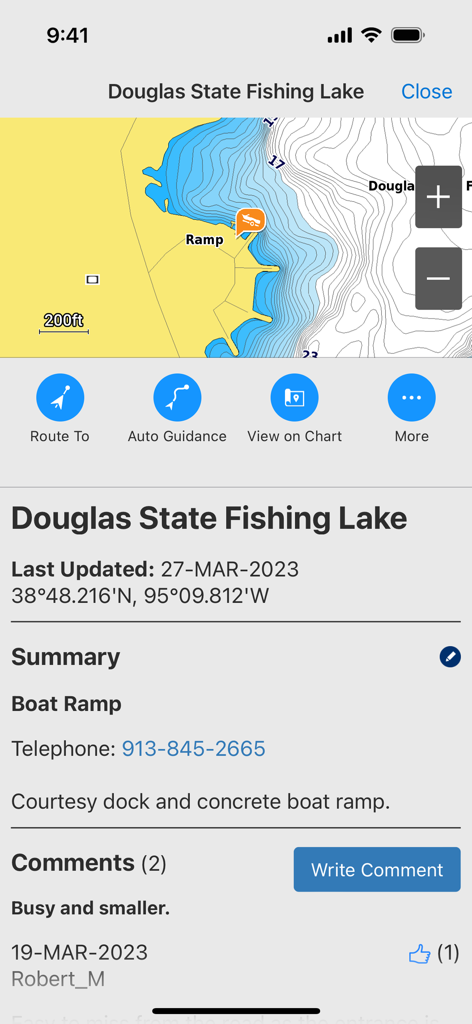 Douglas State Fishing Lake의 보트 경사로에 대한 등심선 및 커뮤니티 리뷰를 표시하는 ActiveCaptain 앱 인터페이스.