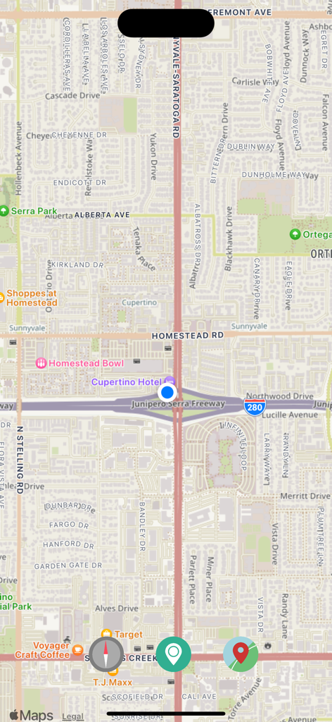 Captura de pantalla de la aplicación OpenMaps que muestra una vista de mapa de calles con botones de navegación y un marcador de ubicación actual.