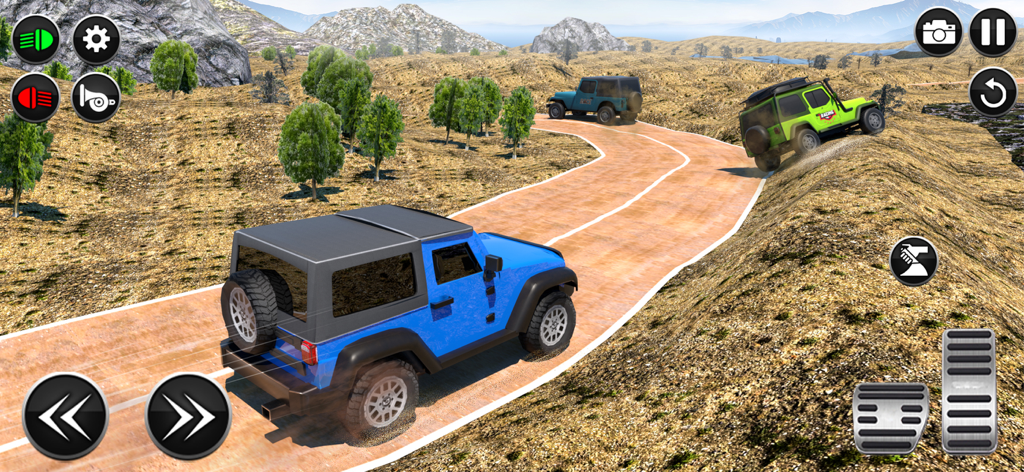 Mud Car Truck Simulator Games - Jugabilidad de Mud Car Truck Simulator mostrando varios jeeps 4x4 conduciendo en una pista desértica accidentada con colinas y montañas.