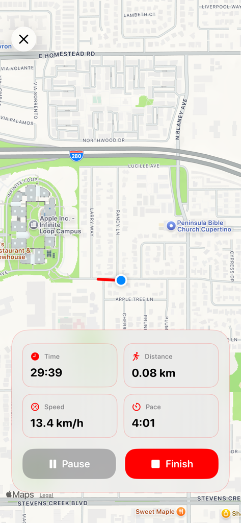 Run Lеft - Pantalla de seguimiento en vivo de la aplicación Run Left que muestra un mapa de running y estadísticas en tiempo real.